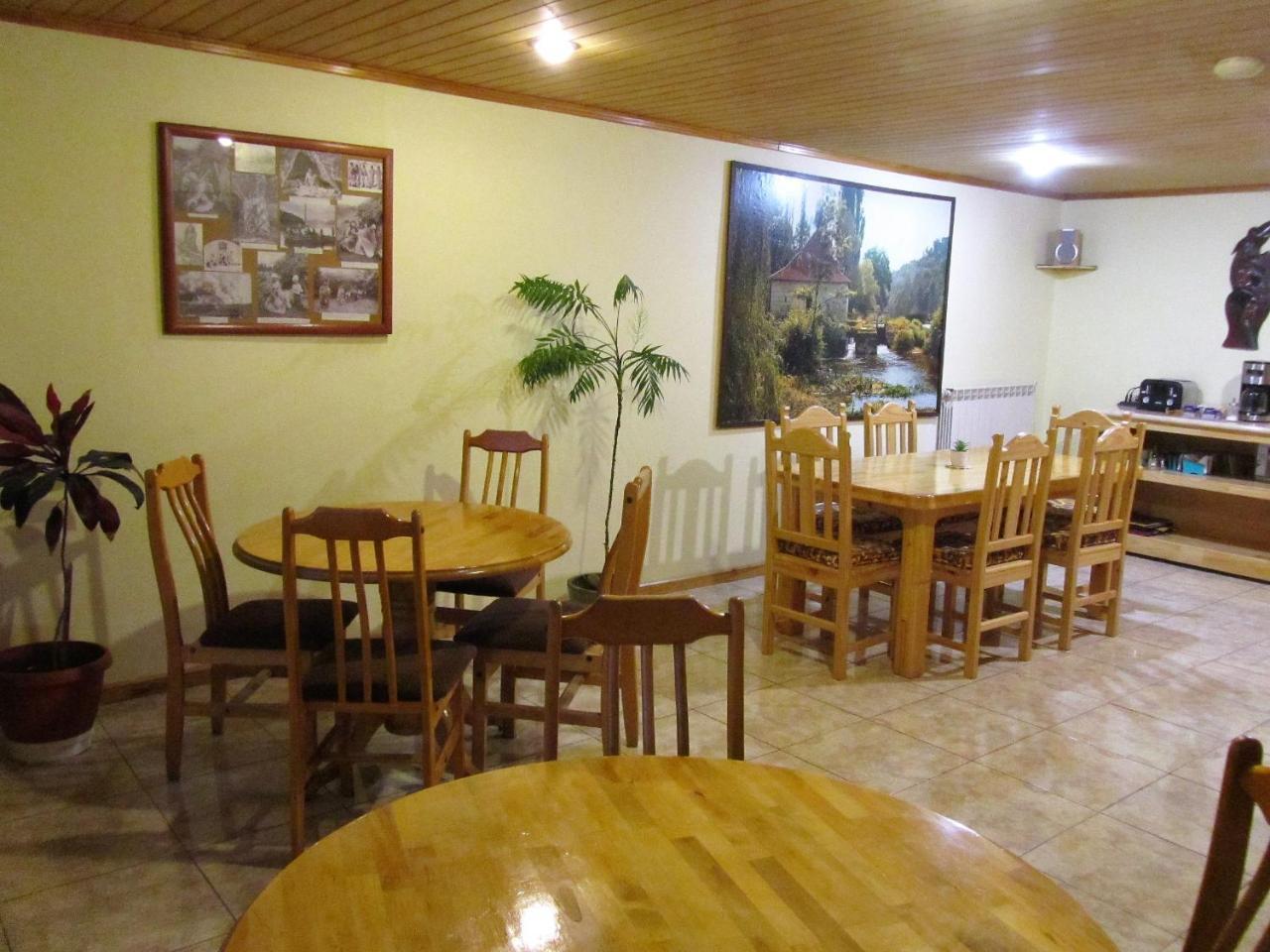 Patagonia Swiss House Hotel Puerto Natales Buitenkant foto